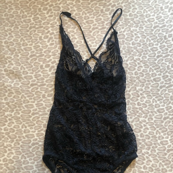 Black laced bodysuit with crisscross back - Picture 1 of 2
